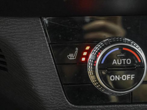 Used 2024 Mitsubishi Outlander AWD image 29