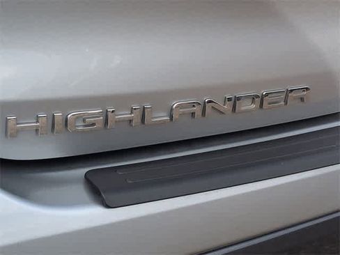 Used 2021 Toyota Highlander Limited image 13