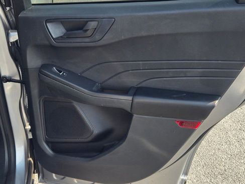 Used 2022 Ford Escape SE w/ SE Sport Appearance Package image 7