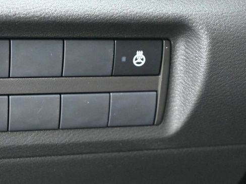Used 2023 Nissan Kicks SR w/ SR Premium Package FWD image 5