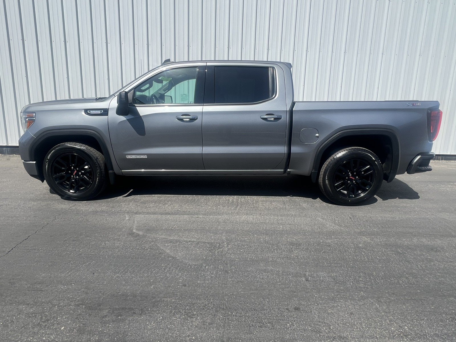 Used 2021 GMC Sierra 1500 Elevation w/ LPO, Elevation Black Package AWD/4WD image 3