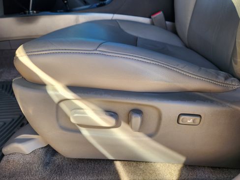 Used 2004 Toyota 4Runner Limited image 24