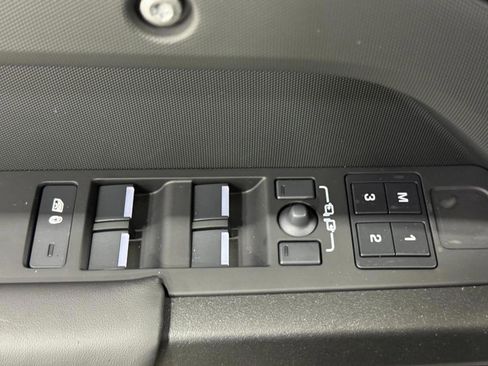 New 2026 Land Rover Defender 110 V8 image 24