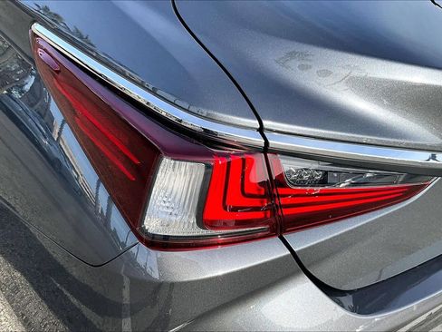 Used 2024 Lexus ES 350 w/ Premium Package image 27