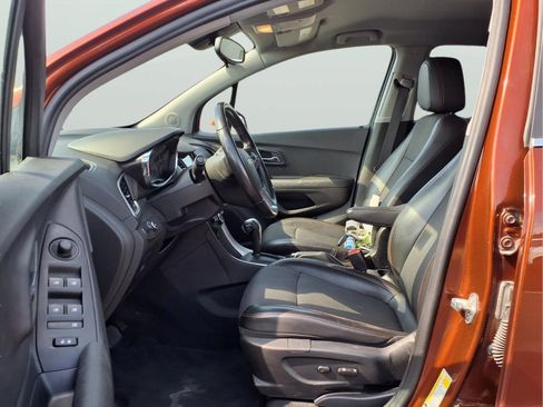 Used 2019 Chevrolet Trax LT w/ LT Convenience Package AWD/4WD image 15