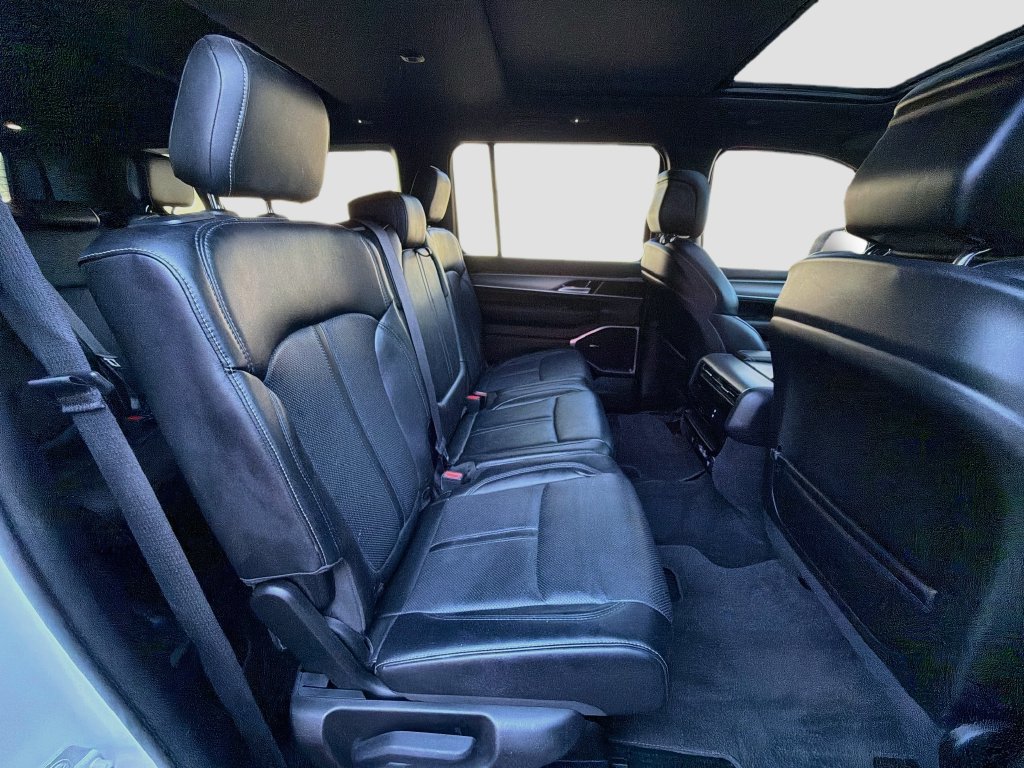 Used 2023 Jeep Wagoneer L Series II AWD/4WD image 30