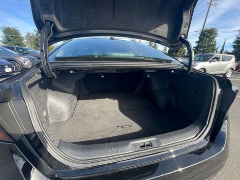 Used 2025 Nissan Altima 2.5 SV image 25