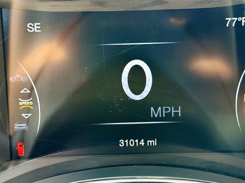 Used 2021 Jeep Grand Cherokee Laredo X image 12