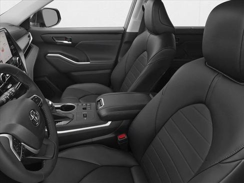 New 2026 Toyota Highlander XLE image 6