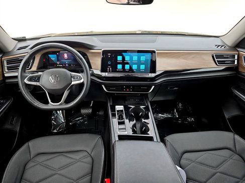 Used 2024 Volkswagen Atlas SE image 13