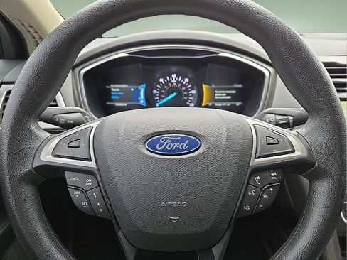Used 2020 Ford Fusion SE FWD image 24