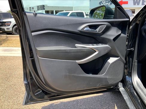 Used 2025 Chevrolet Trax LS FWD image 22