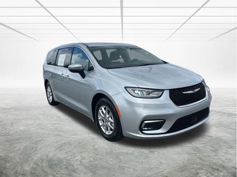 Certified 2023 Chrysler Pacifica Touring-L image 2