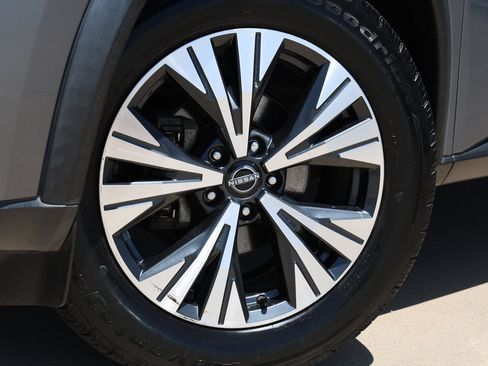 Used 2023 Nissan Rogue SV FWD image 12