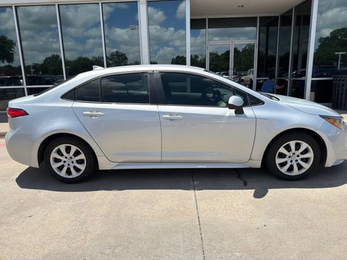Used 2023 Toyota Corolla LE FWD image 5