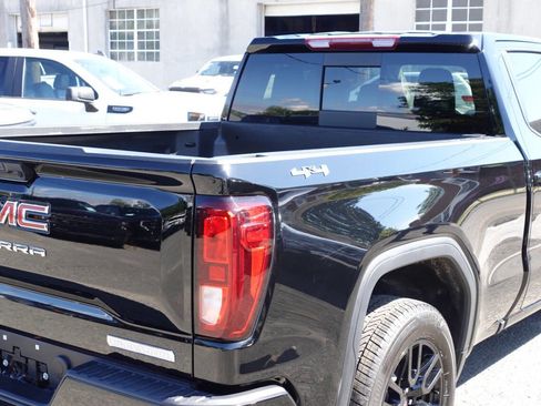 Used 2024 GMC Sierra 1500 Elevation w/ Preferred Package AWD/4WD image 9