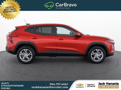 Used 2024 Chevrolet Trax LS w/ LS Convenience Package FWD image 3