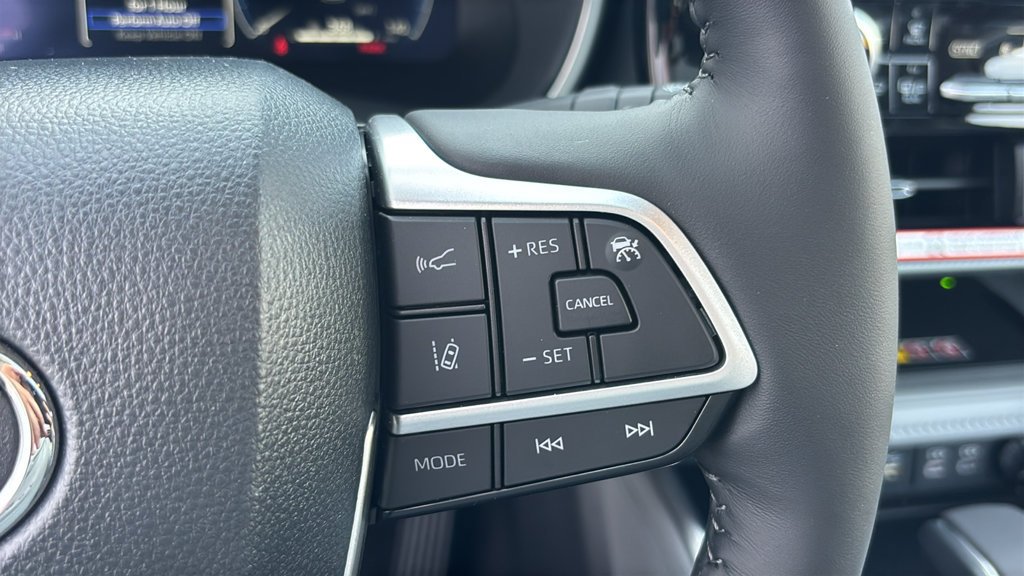 New 2026 Toyota Highlander Platinum AWD/4WD image 17