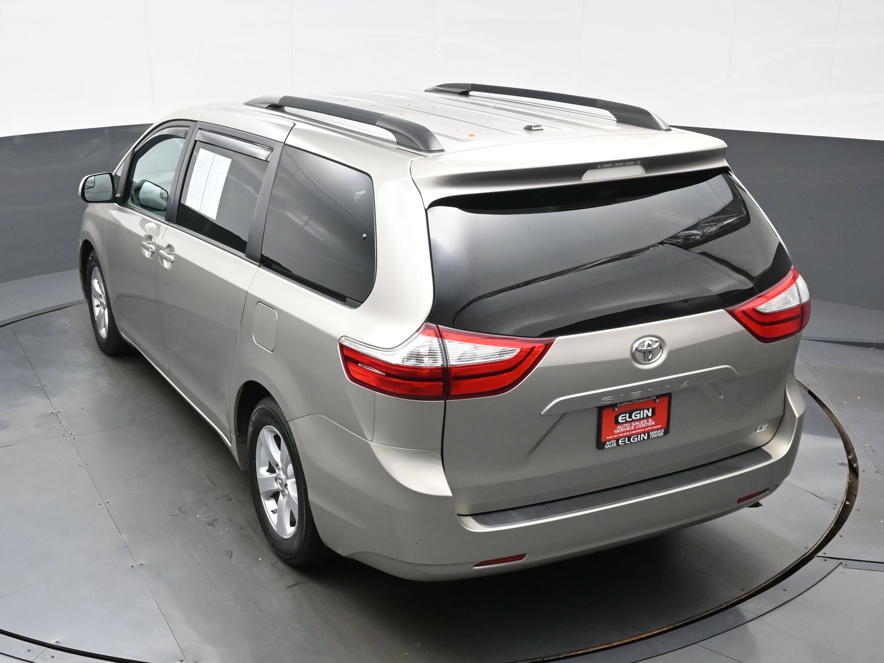 Used 2016 Toyota Sienna LE FWD image 35