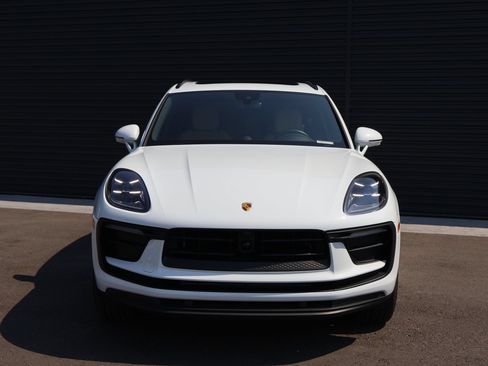 Used 2026 Porsche Macan AWD/4WD image 6