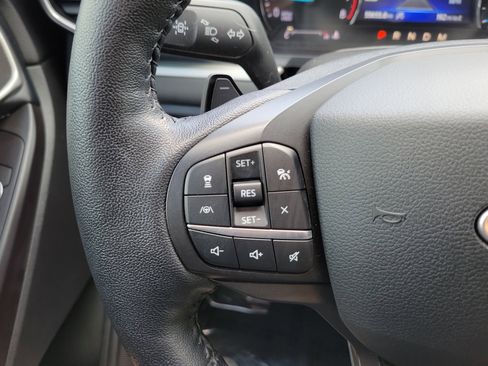 Used 2020 Ford Explorer XLT w/ Equipment Group 202A AWD/4WD image 26