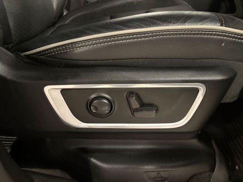 Used 2022 RAM 1500 Laramie AWD/4WD image 46