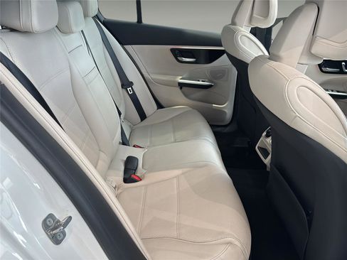 Used 2025 Mercedes-Benz C 300 4MATIC Sedan image 17