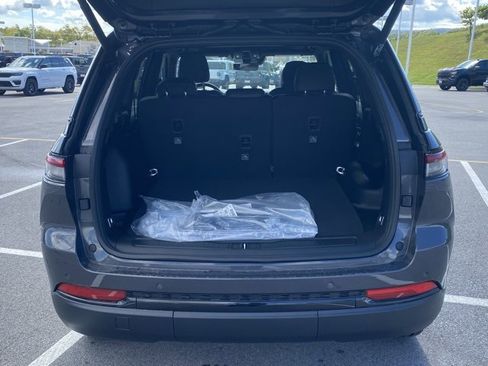 New 2025 Jeep Grand Cherokee Altitude w/ Trailer Tow Package image 7