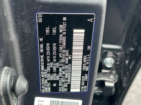 Used 2023 Toyota Highlander XLE AWD/4WD image 30
