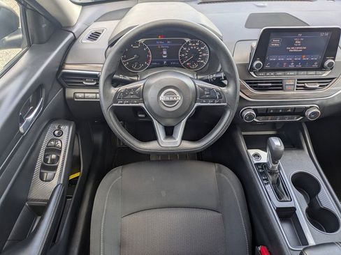 Used 2025 Nissan Altima 2.5 SV FWD image 14