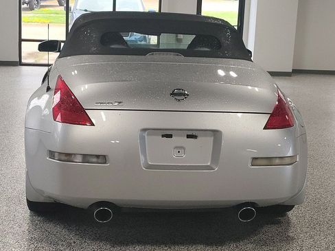 Used 2007 Nissan 350Z Touring RWD image 10