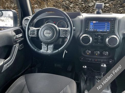 Used 2015 Jeep Wrangler Unlimited Sahara w/ Dual Top Group AWD/4WD image 5