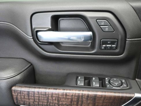 Used 2023 GMC Sierra 2500 Denali w/ Denali Ultimate Package image 12