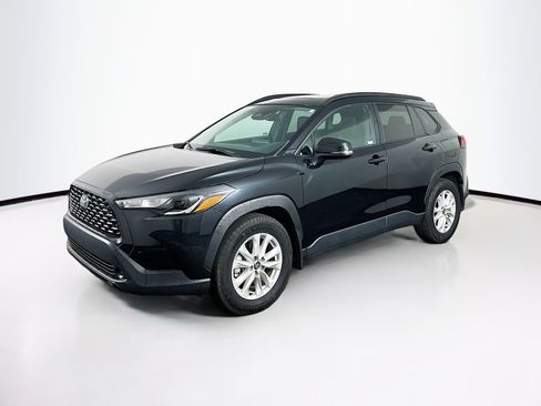 Used 2024 Toyota Corolla Cross LE image 3