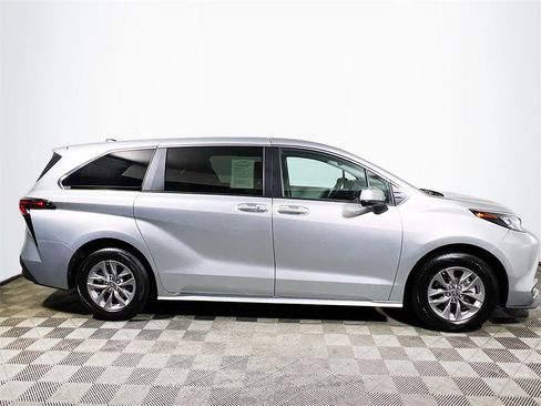 Certified 2024 Toyota Sienna LE image 9