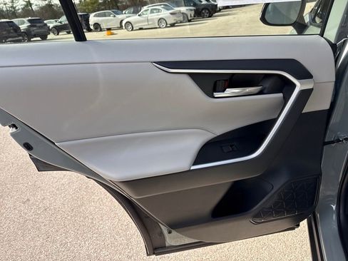 Used 2021 Toyota RAV4 XLE Premium image 24