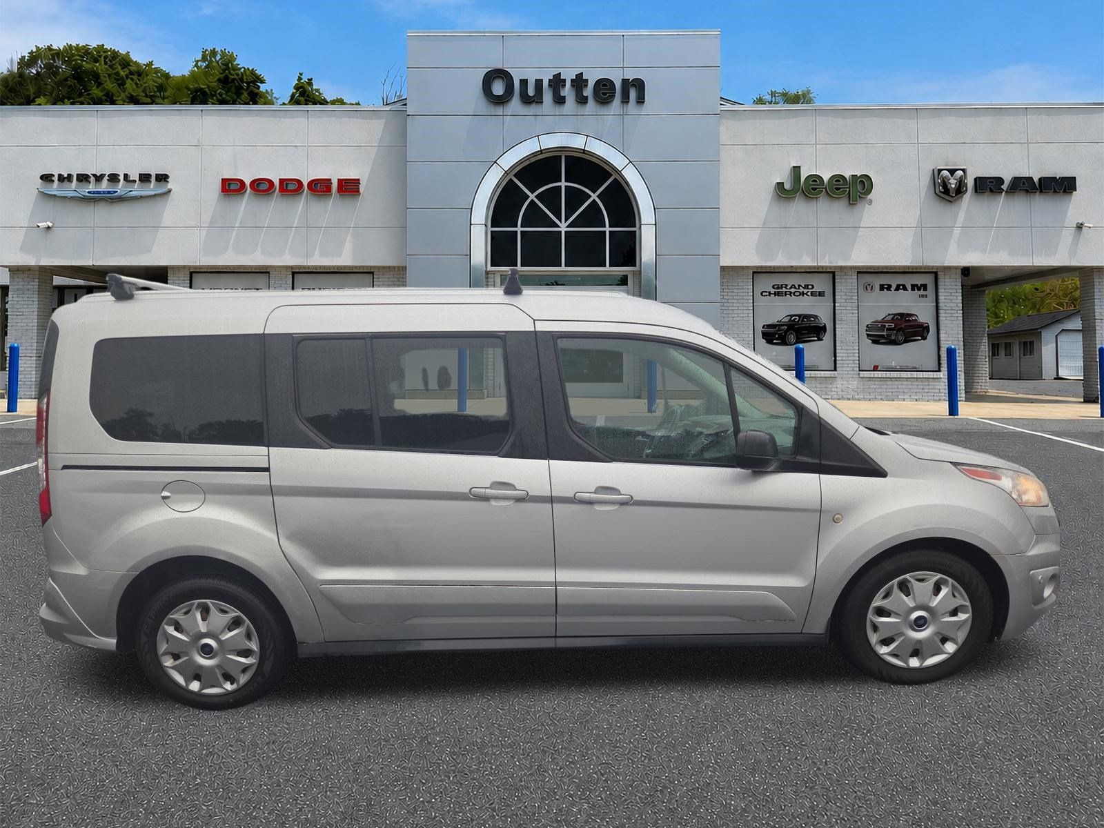Used 2017 Ford Transit Connect XLT FWD image 2