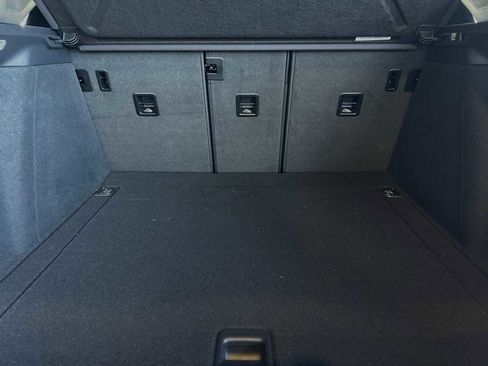 Certified 2024 Porsche Macan image 16