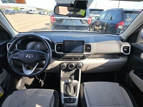 Used 2023 Hyundai Venue SEL image 12