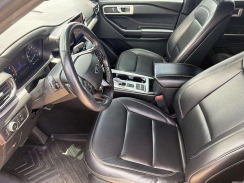 Used 2020 Ford Explorer XLT w/ Equipment Group 202A RWD image 5