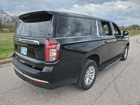 Used 2024 Chevrolet Suburban LT image 3
