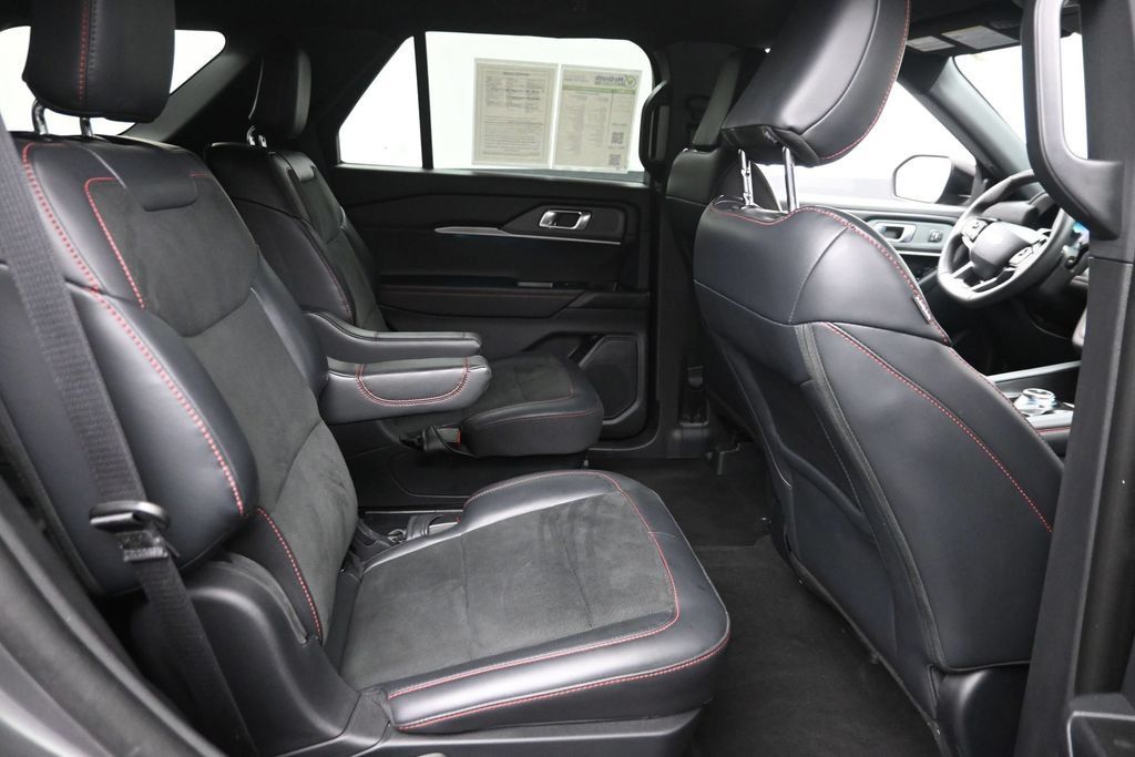 Used 2025 Ford Explorer ST AWD/4WD image 10