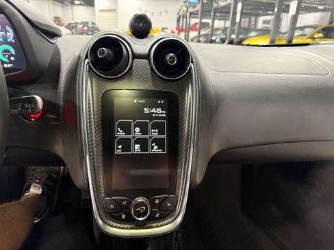 Used 2018 McLaren 570S Spider image 39