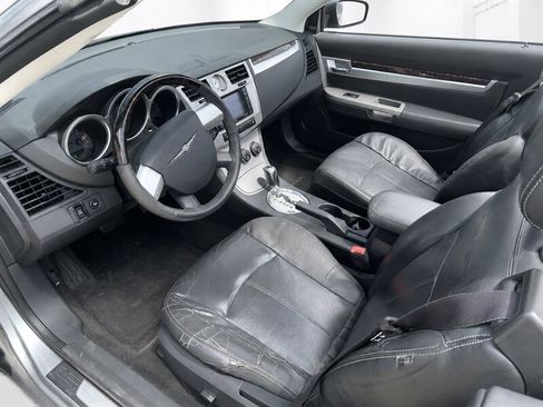 Used 2010 Chrysler Sebring Limited FWD image 8