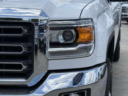 Used 2018 GMC Sierra 2500 SLT w/ Duramax Plus Package AWD/4WD image 11