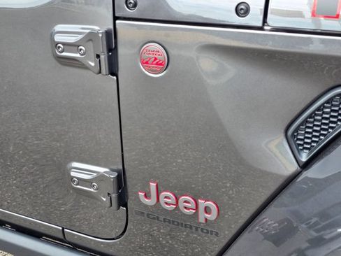 Used 2026 Jeep Gladiator Rubicon w/ Steel Power Dome Hood Package AWD/4WD image 8