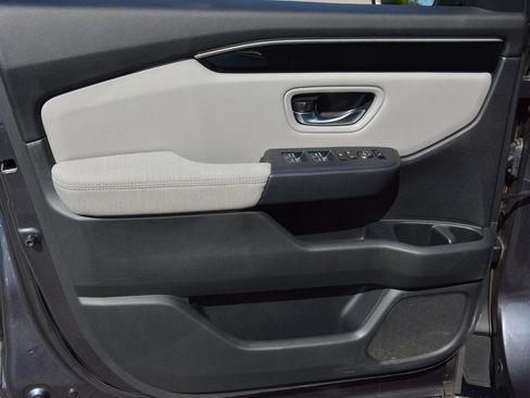Used 2023 Honda Pilot LX image 10