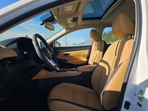 Used 2025 Nissan Sentra SV w/ SV Premium Package image 19