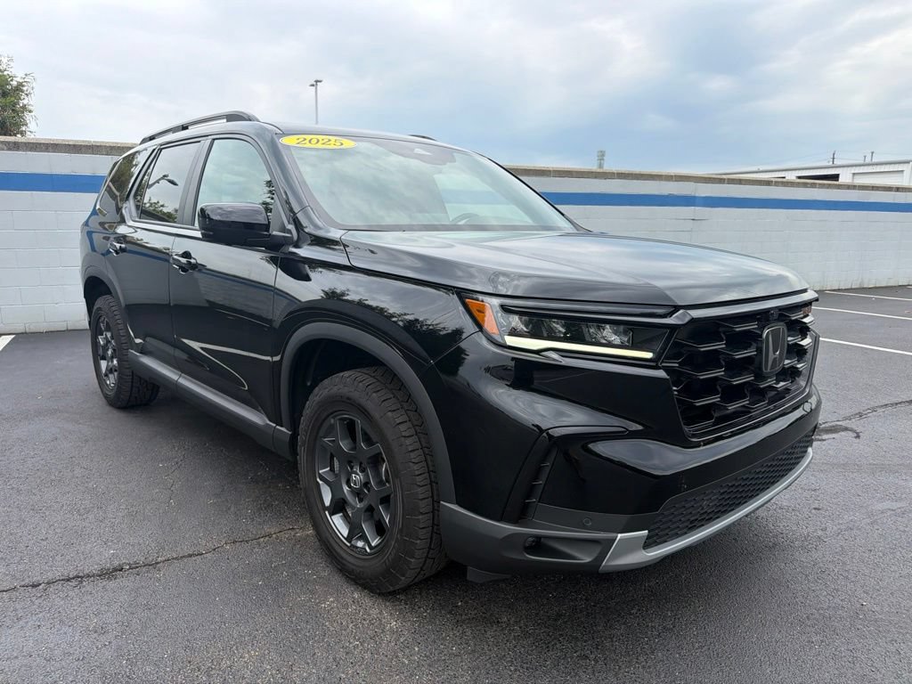Certified 2025 Honda Pilot TrailSport image 7