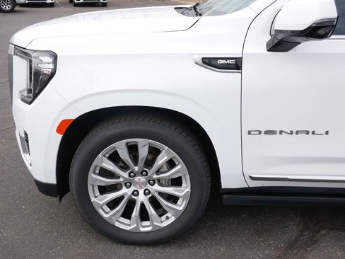 Used 2021 GMC Yukon XL Denali w/ Denali Ultimate Package AWD/4WD image 8